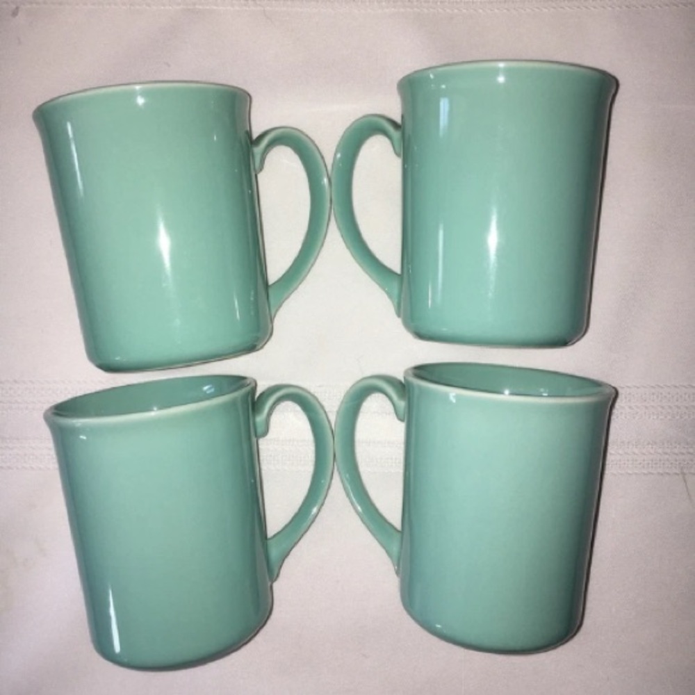 Corning Vintage 4 Piece Mug Set. Beautiful Color! Like New. Tags On Bottom.